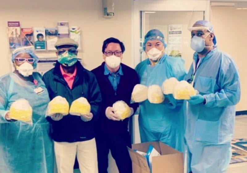 Amar Dixit and Jenna Leahy (both 2Y 2020)partnered with local health professionals to deliver thousands of N95 masks to Chicago-area hospitals.